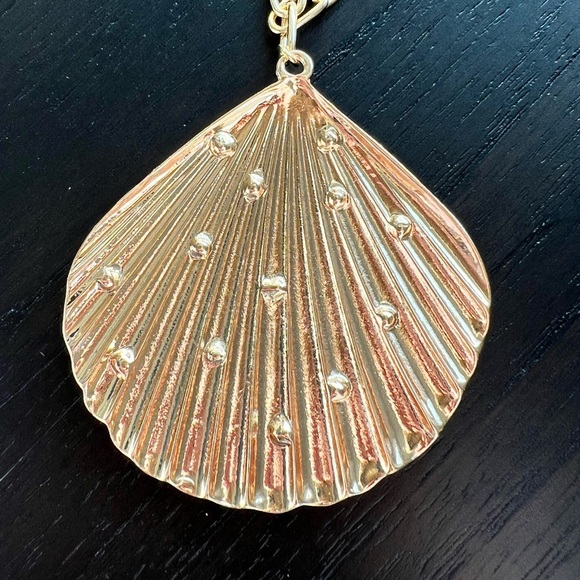 NWT Betsey Johnson Pink Flower Seashell Gold Tone Necklace w/Rhinestone Accents - Picture 6 of 7